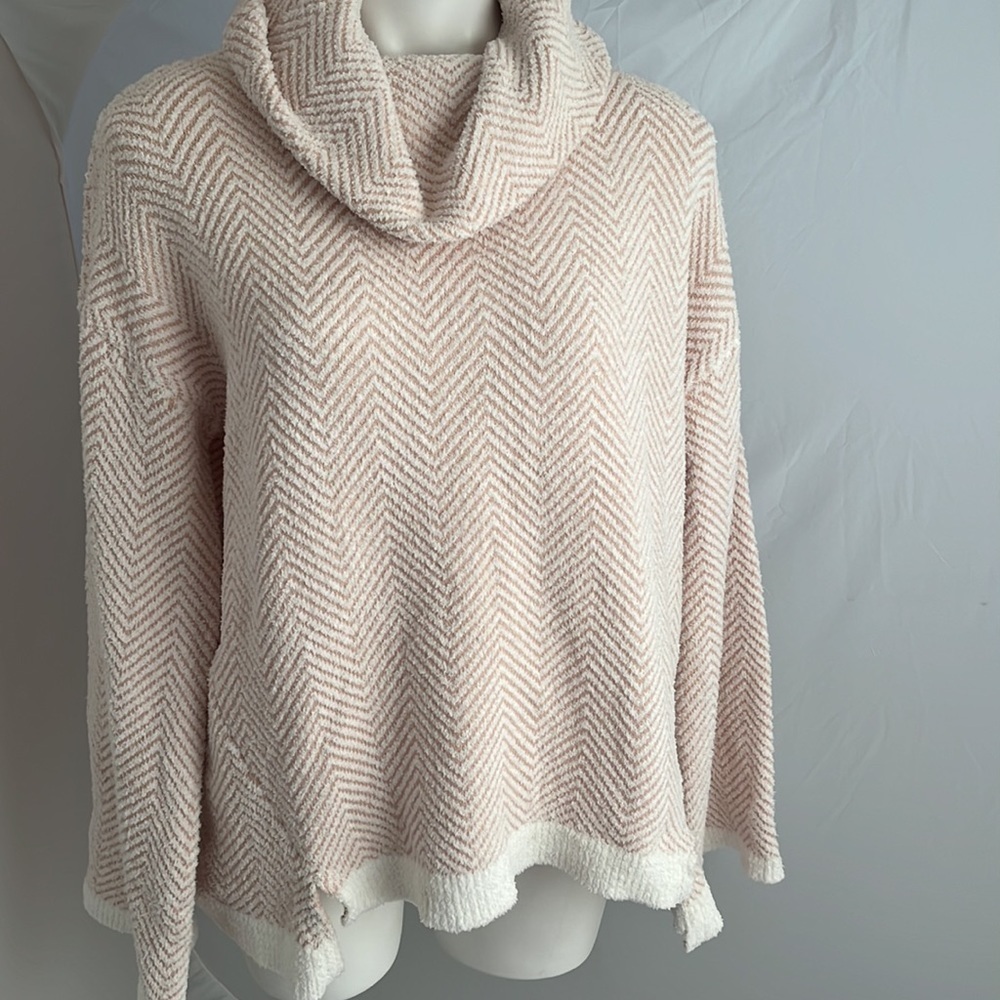 Mystree tan and white chevron print cowl neck plush pullover top